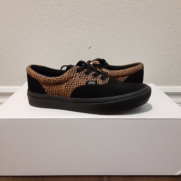 Vans - Picture 1 of 4